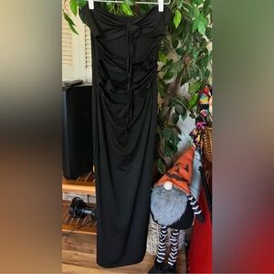 Stylish Black Strapless Gown